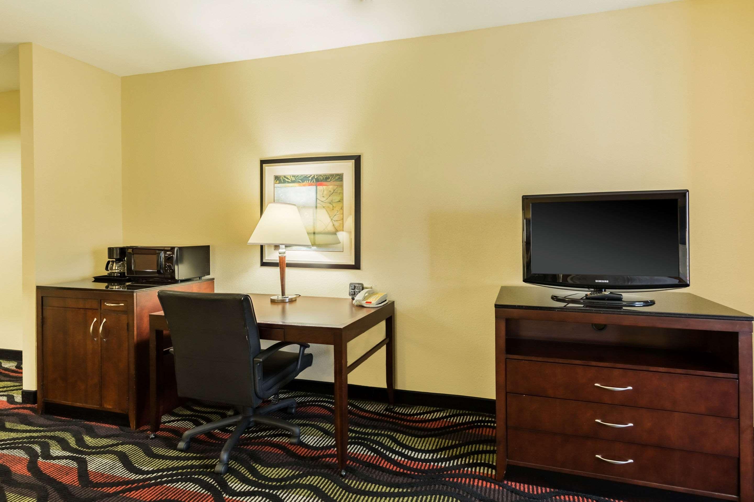 Comfort Suites Beaumont I-10 Экстерьер фото